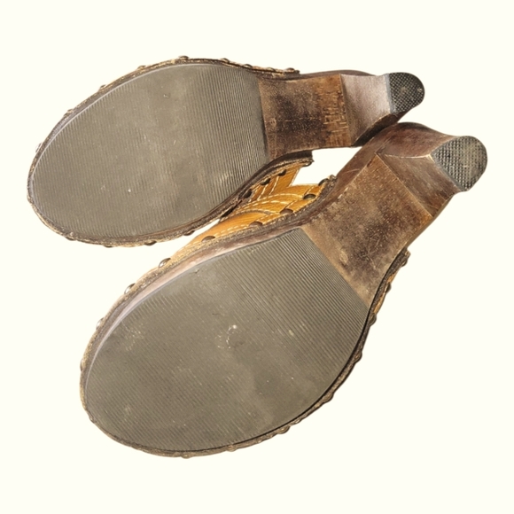 Banana Republic Vintage Tan Leather Clogs with Studded Detail Wooden Heels 8 - Picture 4 of 7
